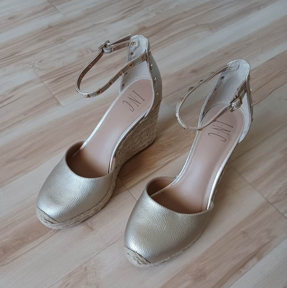INC wedges